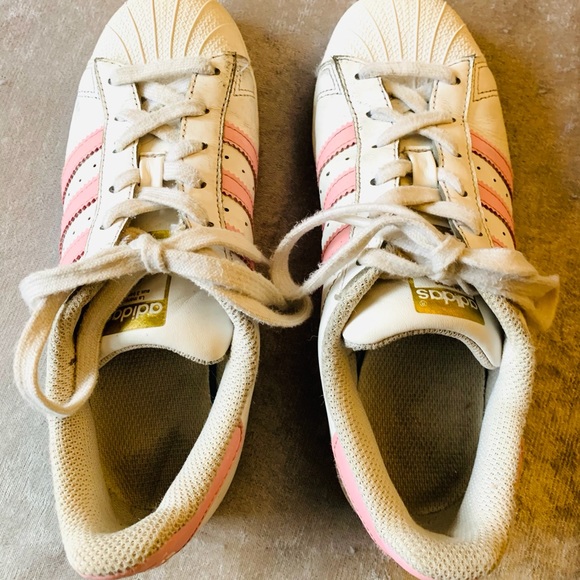 Adidas Superstar Girls Sneakers Size Big Kid 4.5 - Picture 2 of 2